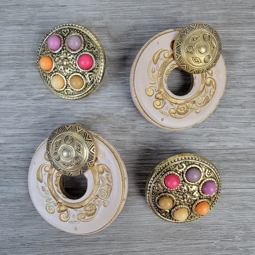 Two pairs of Vintage Clip On Earrings - Picture 12 of 12